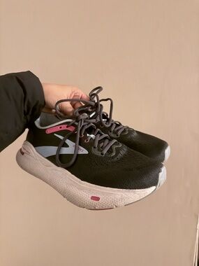 Women’s blue brooks ghost max Running Sneakers with Pink Accents